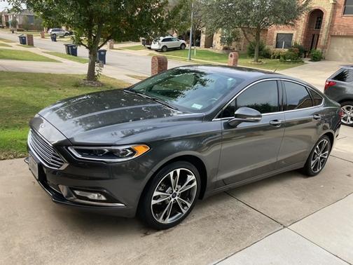 Photo 3 of 16 of 2017 Ford Fusion Titanium